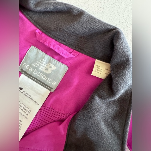 New Balance Lightweight Hot Pink Running Vest - Picture 4 of 12